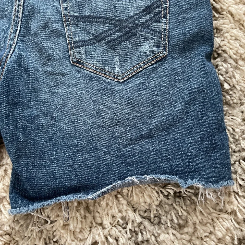 Aeropostale Boyfriend Denim Shorts Womens 00 Distressed Raw Hem Medium‎ Wash